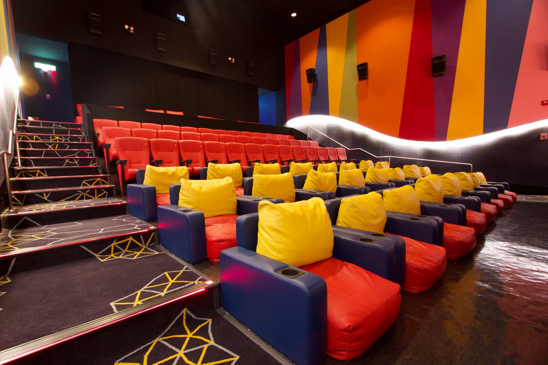 Кинотеатр каширская плаза детский зал фото